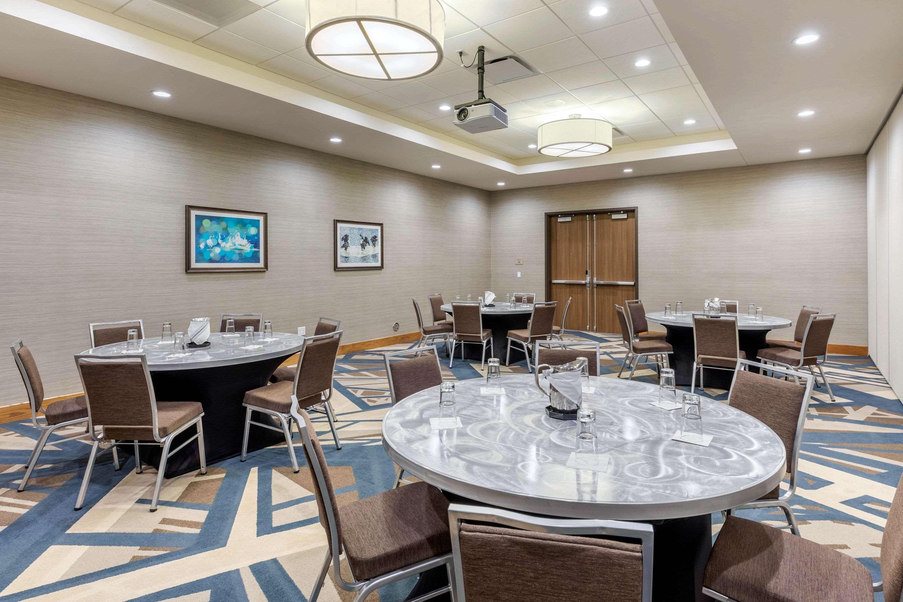 Cambria Hotel Davenport Quad Cities Bettendorf Esterno foto