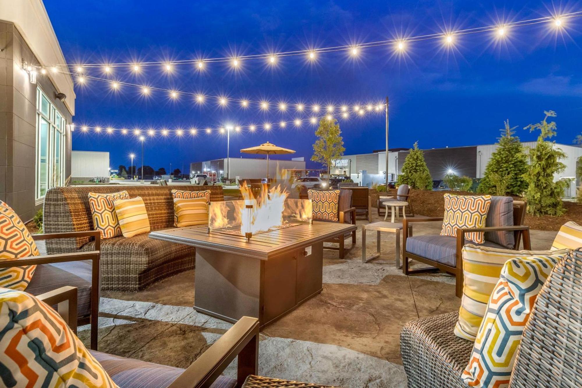 Cambria Hotel Davenport Quad Cities Bettendorf Esterno foto